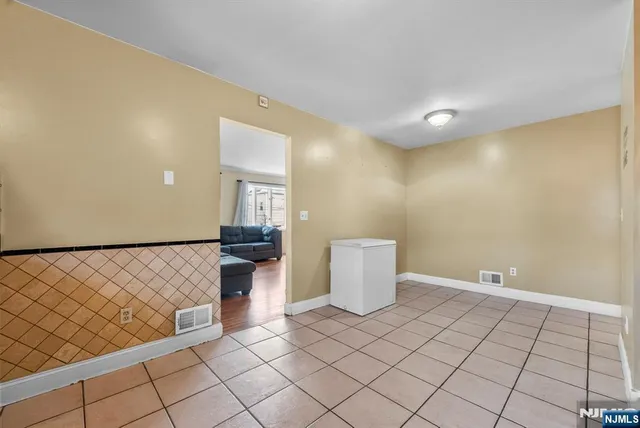 $679,900 | 32 Hayward Place, Wallington, NJ 07057