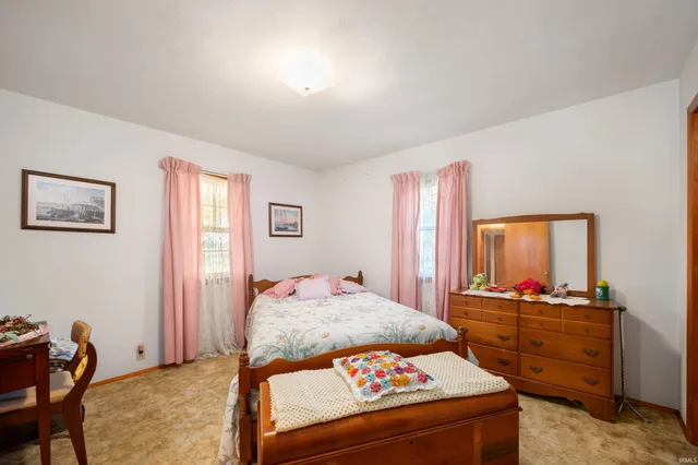 $175,000 | 183 West State Road 18, Hartford City, IN 47348