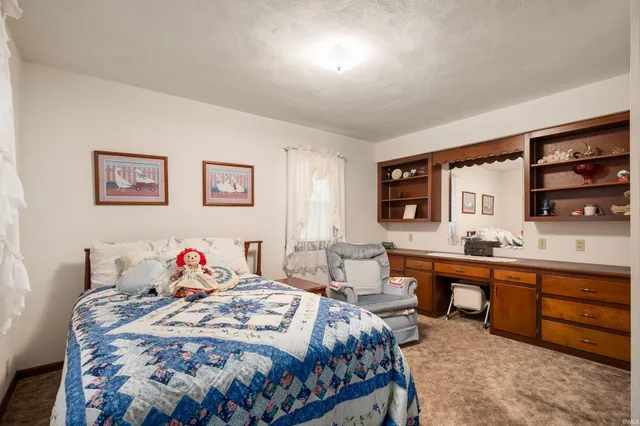 $175,000 | 183 West State Road 18, Hartford City, IN 47348