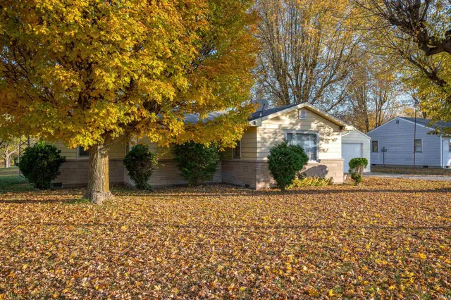 $175,000 | 183 West State Road 18, Hartford City, IN 47348