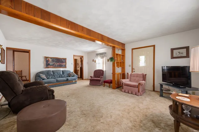 $175,000 | 183 West State Road 18, Hartford City, IN 47348