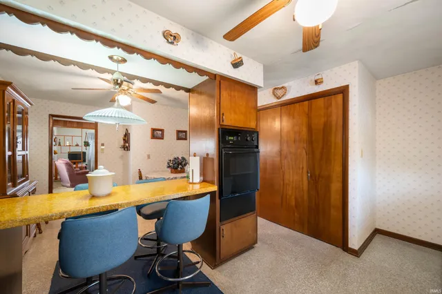 $175,000 | 183 West State Road 18, Hartford City, IN 47348