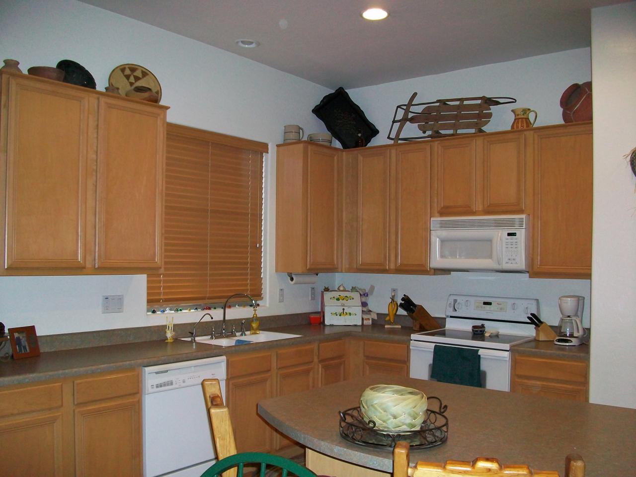 970 South Rutherford Court Gilbert, AZ 85296 - Photo 6 of 18 kitchen