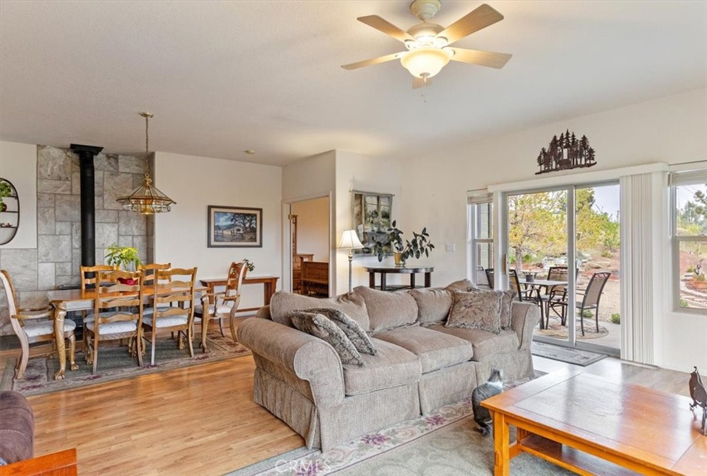 24921 Sunset Way Tehachapi, CA 93561 - Photo 11 of 73