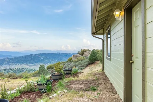 $425,000 | 24921 Sunset Way, Tehachapi, CA 93561
