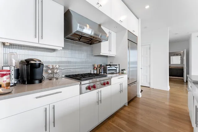 $849,000 | 9 Somerset Lane, Unit 402, Edgewater, NJ 07020