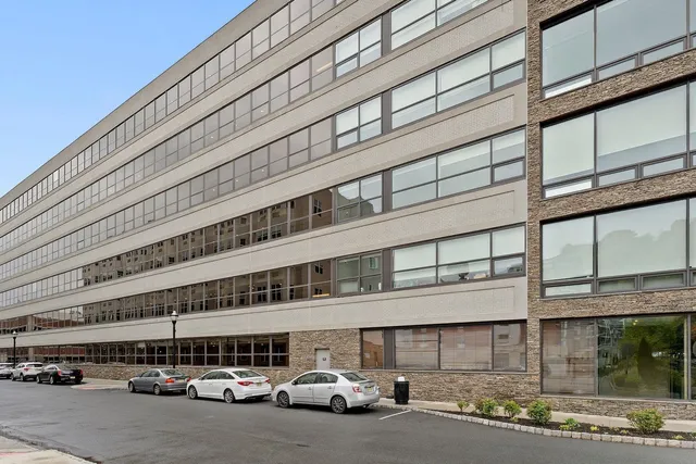 $849,000 | 9 Somerset Lane, Unit 402, Edgewater, NJ 07020