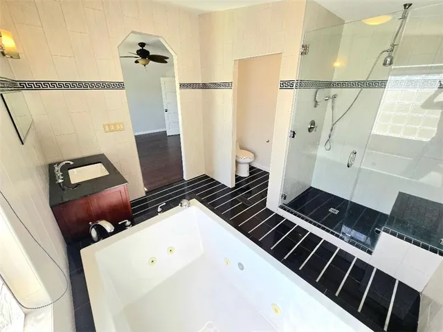 a view of walk in closet