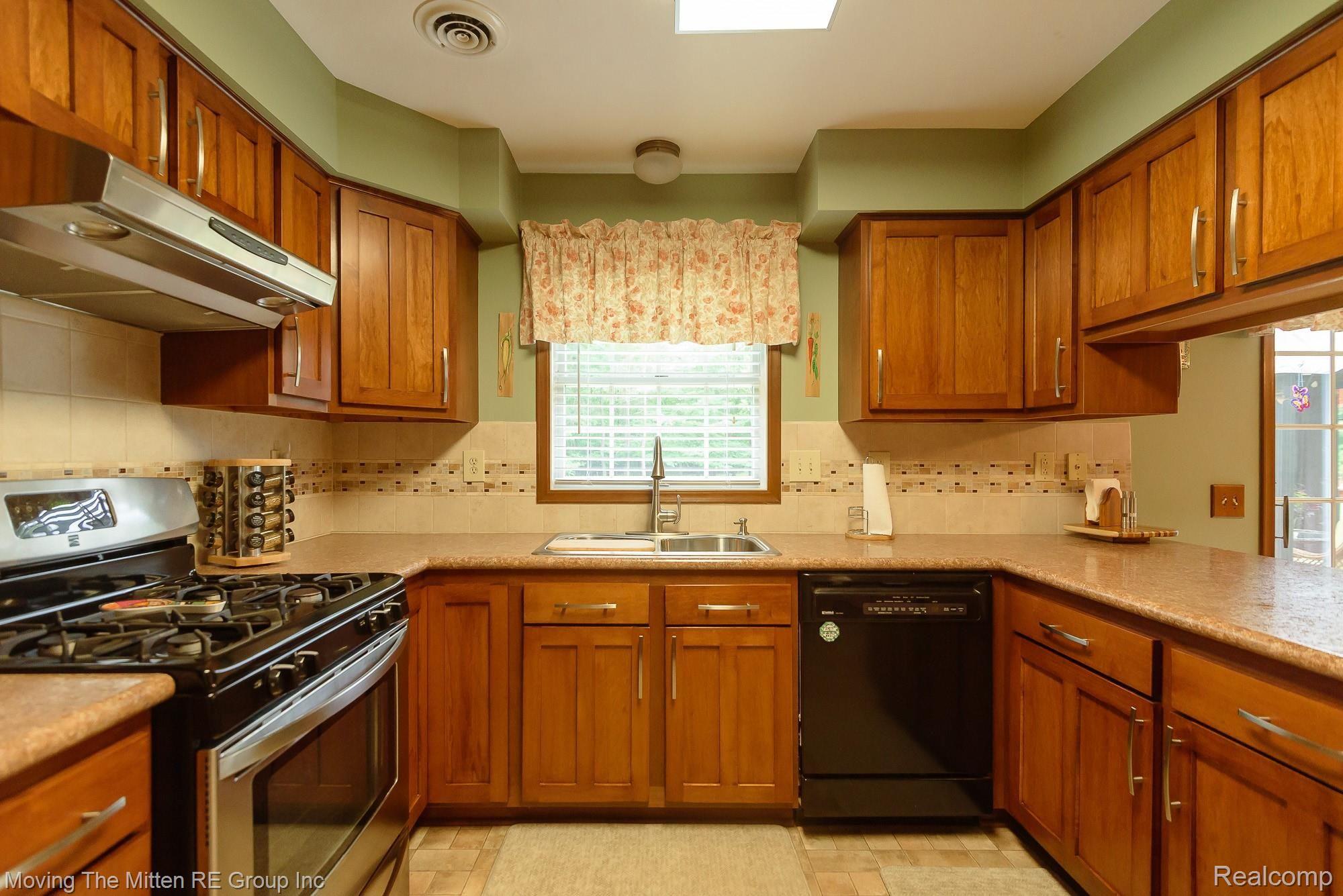 23096 Bohn Road Belleville, MI 48111 - Photo 7 of 54 MTM_23096_bohn-21.jpg