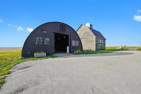 $670,000 | 8871 North 5000E Road, Manteno, IL 60950