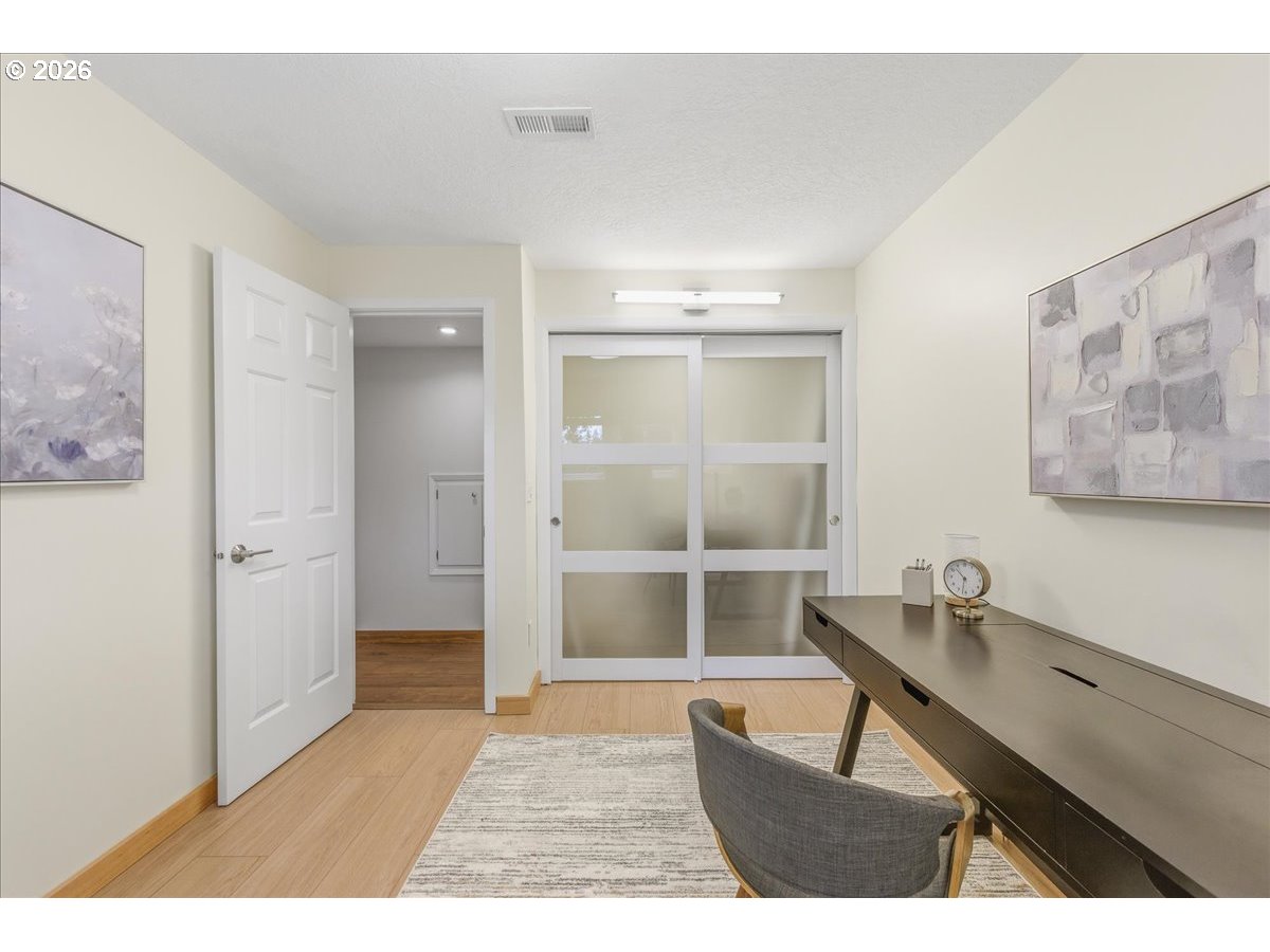 3130 Southwest 116th Avenue Beaverton, OR 97005 - Photo 32 of 44 a room with a table and chair