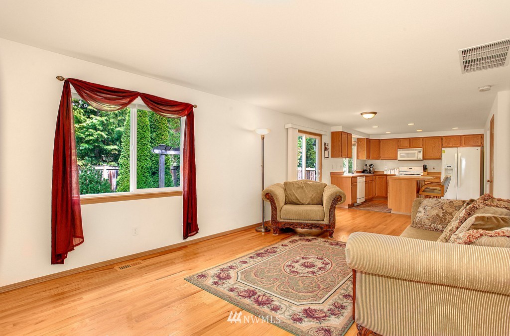 12840 Southeast 175th Court Renton, WA 98058 - Photo 3 of 8 Gallery Image 3