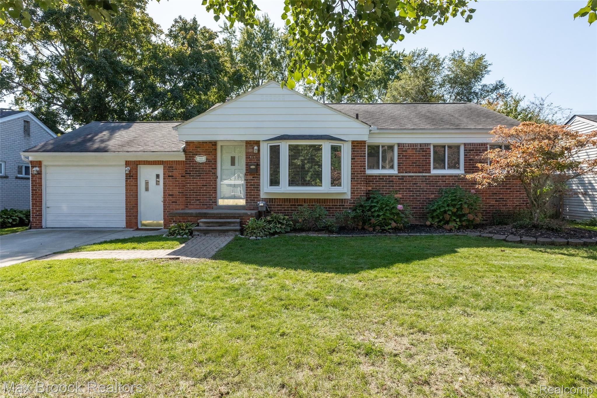 31611 Marblehead Road Farmington, MI 48336 - Photo 1 of 32 244A3386.jpg
