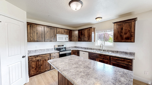 29 West Magellan Lane Elk Ridge, UT 84651 - Photo 2 of 36