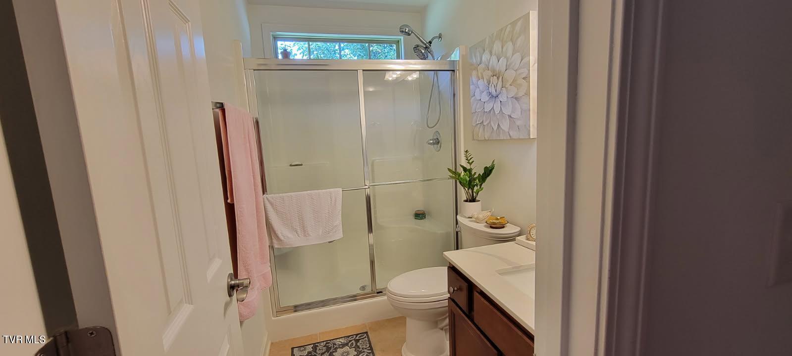 687 Suffolk Road Johnson City, TN 37615 - Photo 16 of 25 Master Bath