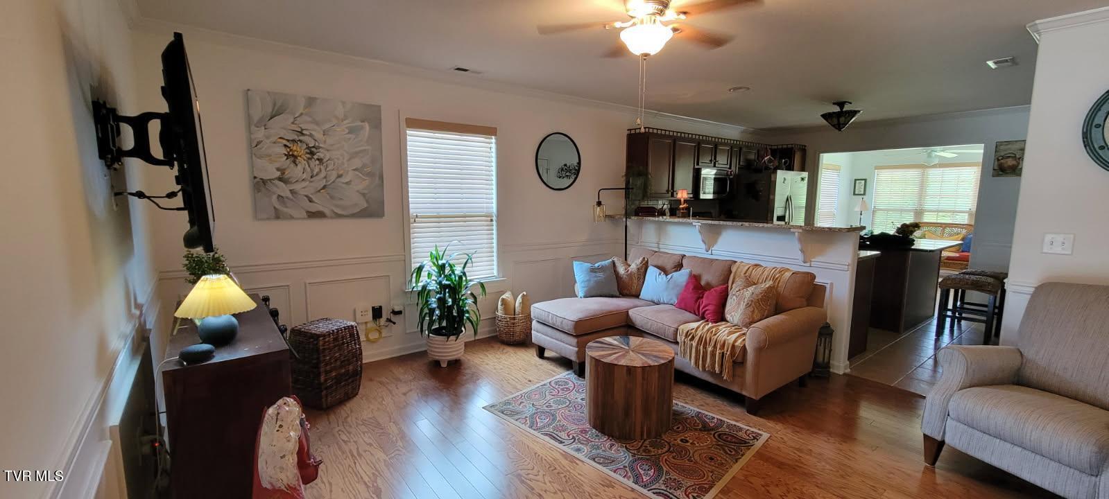 687 Suffolk Road Johnson City, TN 37615 - Photo 3 of 25 Living from entry