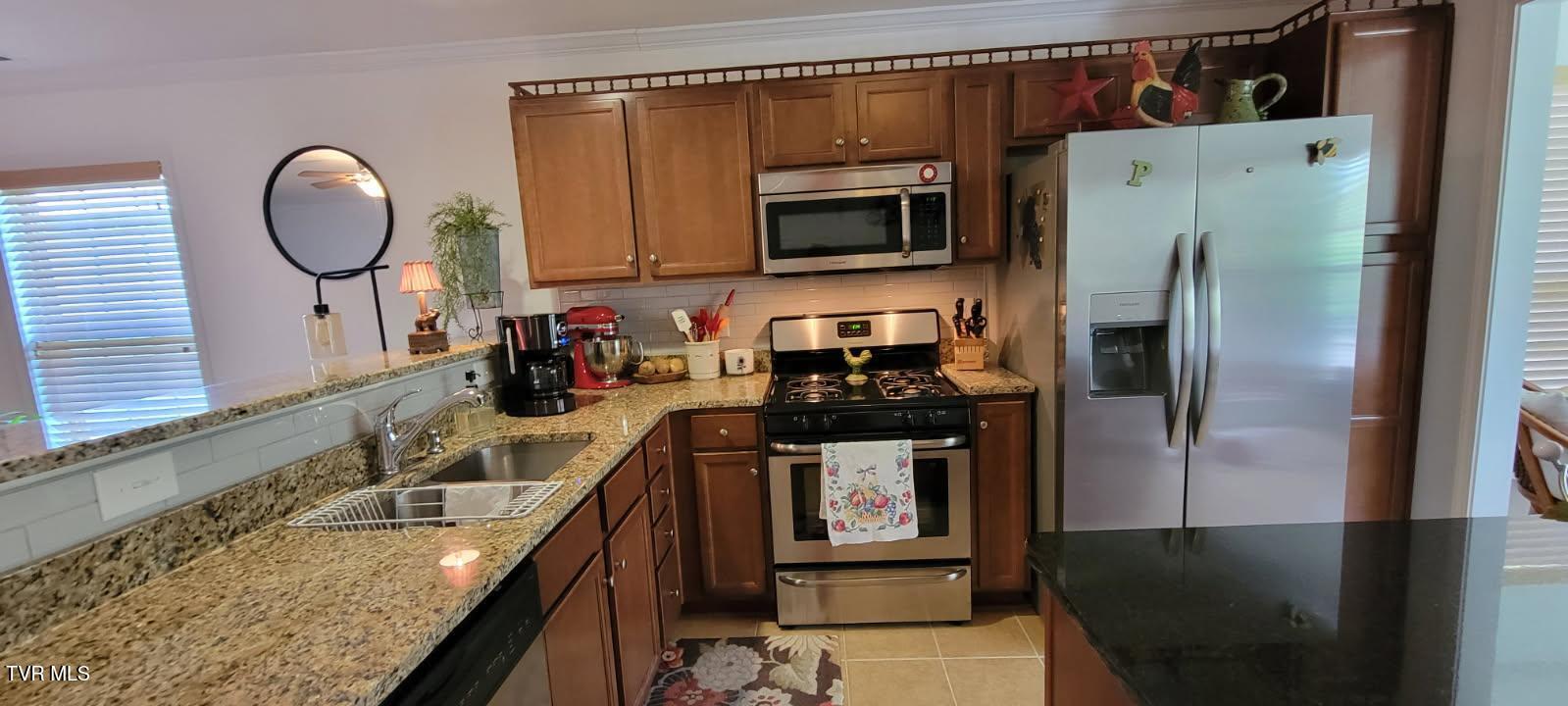 687 Suffolk Road Johnson City, TN 37615 - Photo 8 of 25 Fully equipped kitchen