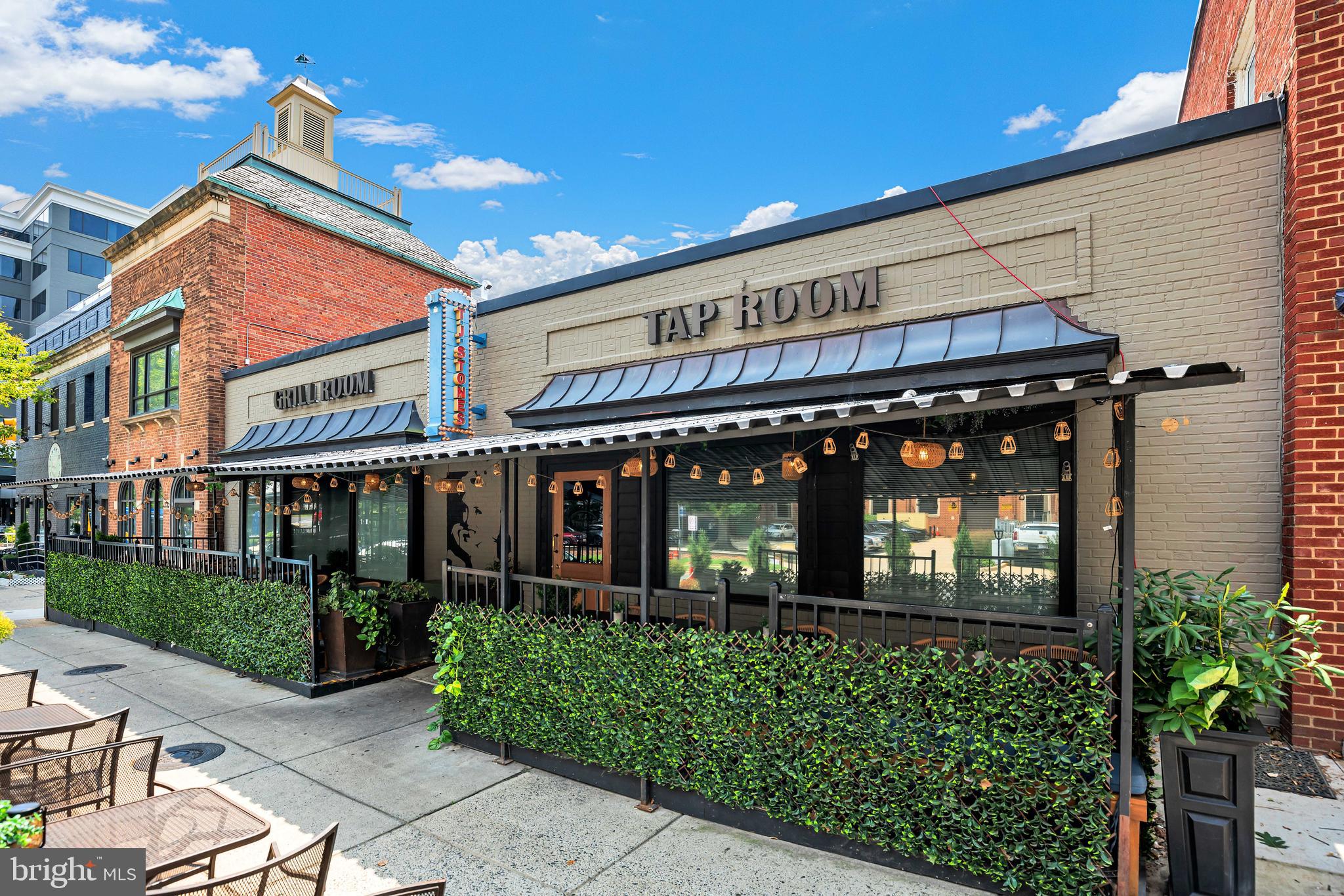 910 Powhatan Street, Unit 104N Alexandria, VA 22314 - Photo 44 of 60 a view of a house with potted plants