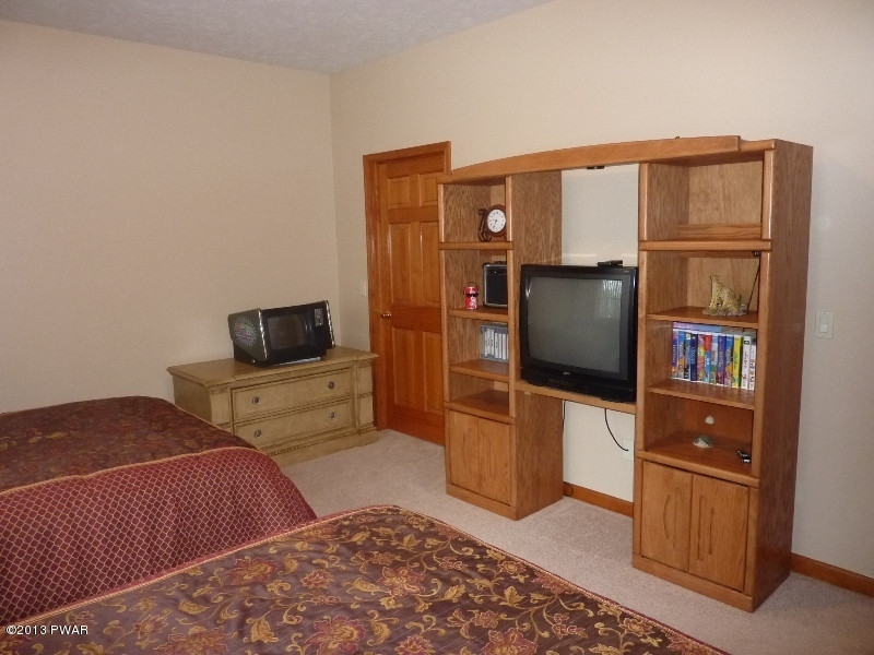 201 Maple Ridge Drive Hawley, PA 18428 - Photo 18 of 52