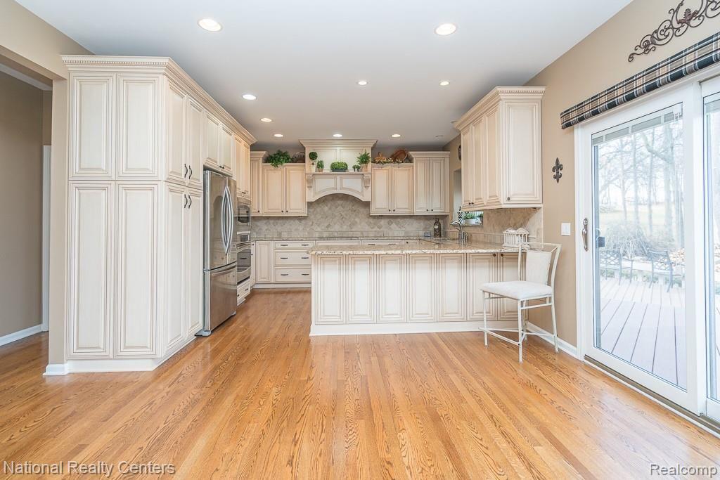 424 Inverness Highland, MI 48357 - Photo 13 of 45 12.5