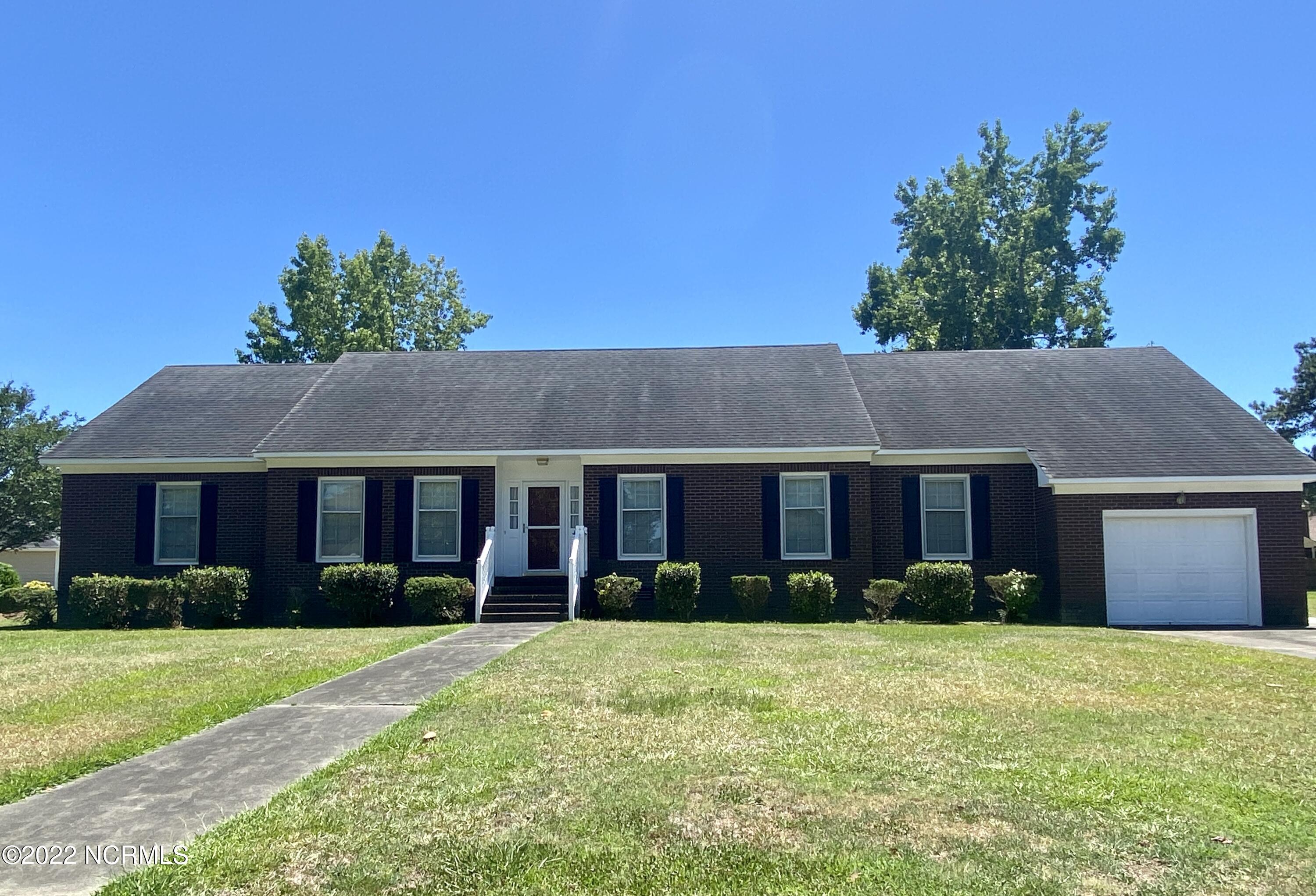 3207 Hodges Road Kinston, NC 28504 - Photo 2 of 15 IMG_6329