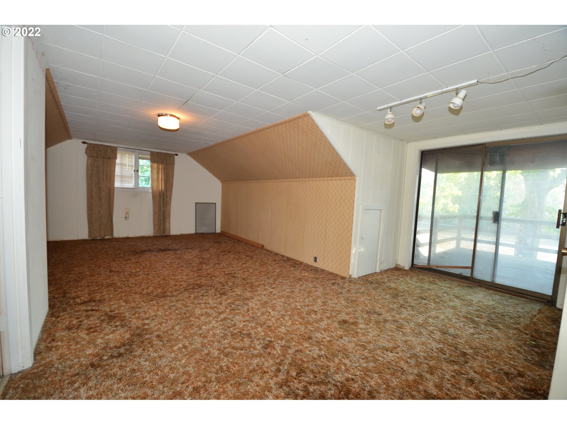 19460 Southeast Semple Road Damascus, OR 97089 - Photo 30 of 32 a view of an empty room and window