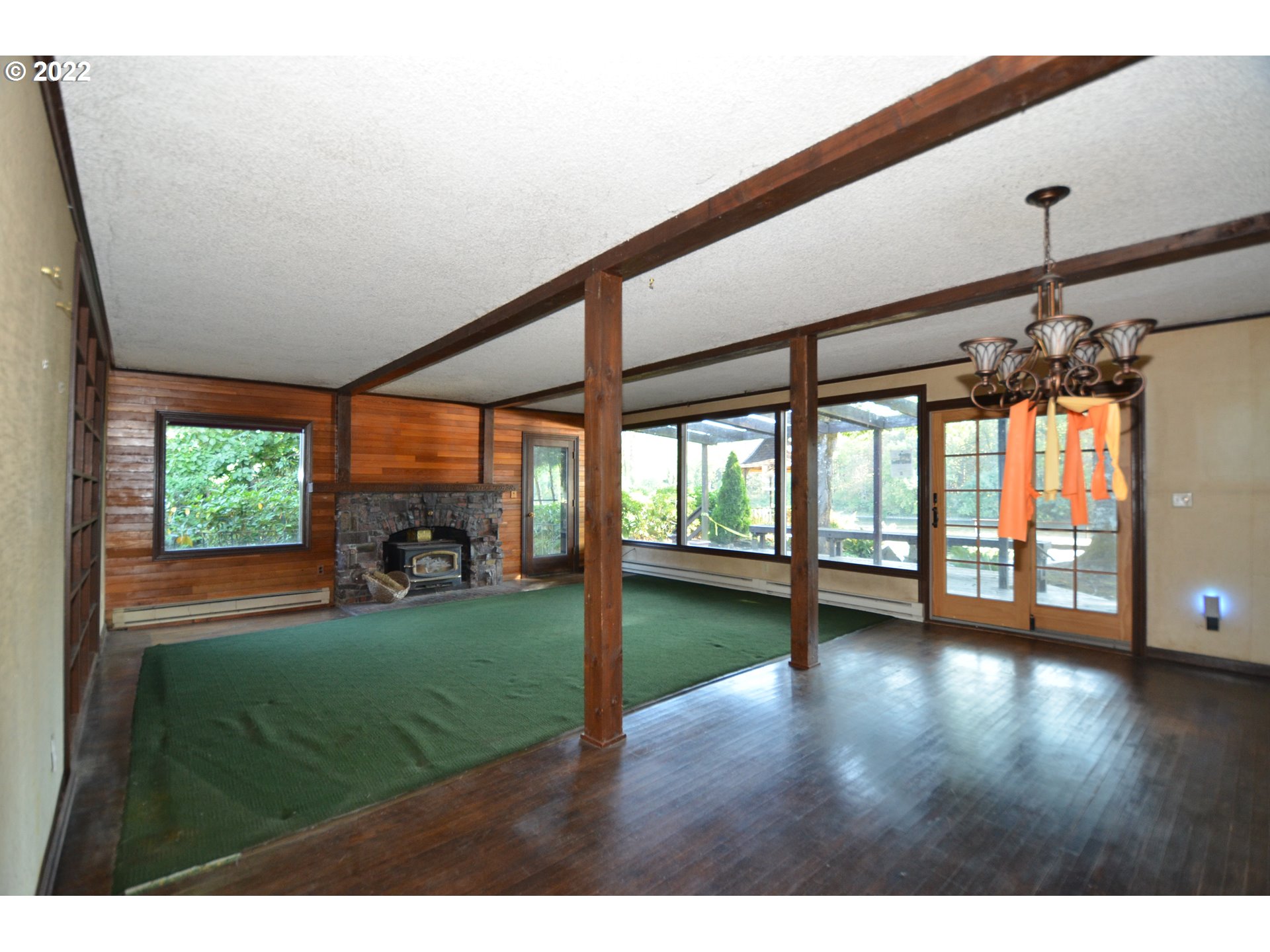 19460 Southeast Semple Road Damascus, OR 97089 - Photo 31 of 32 a view of a room window and wooden floor