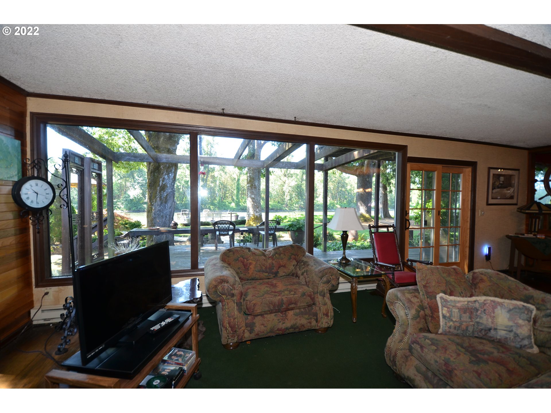19460 Southeast Semple Road Damascus, OR 97089 - Photo 7 of 32 a living room with furniture tv and large windows