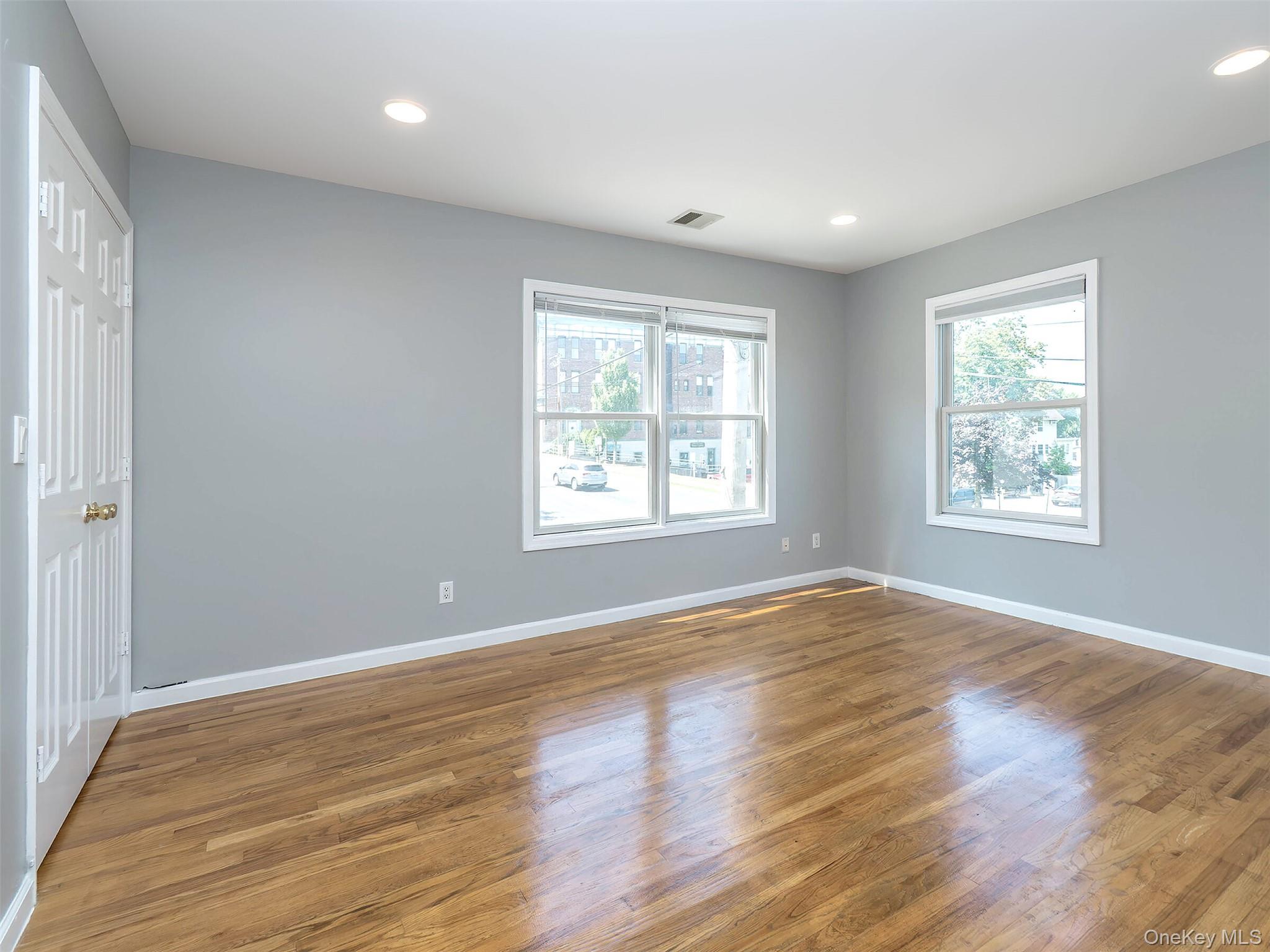 11 Shore Road, Unit 2 Port Washington, NY 11050 - Photo 14 of 22 Gallery Image 14