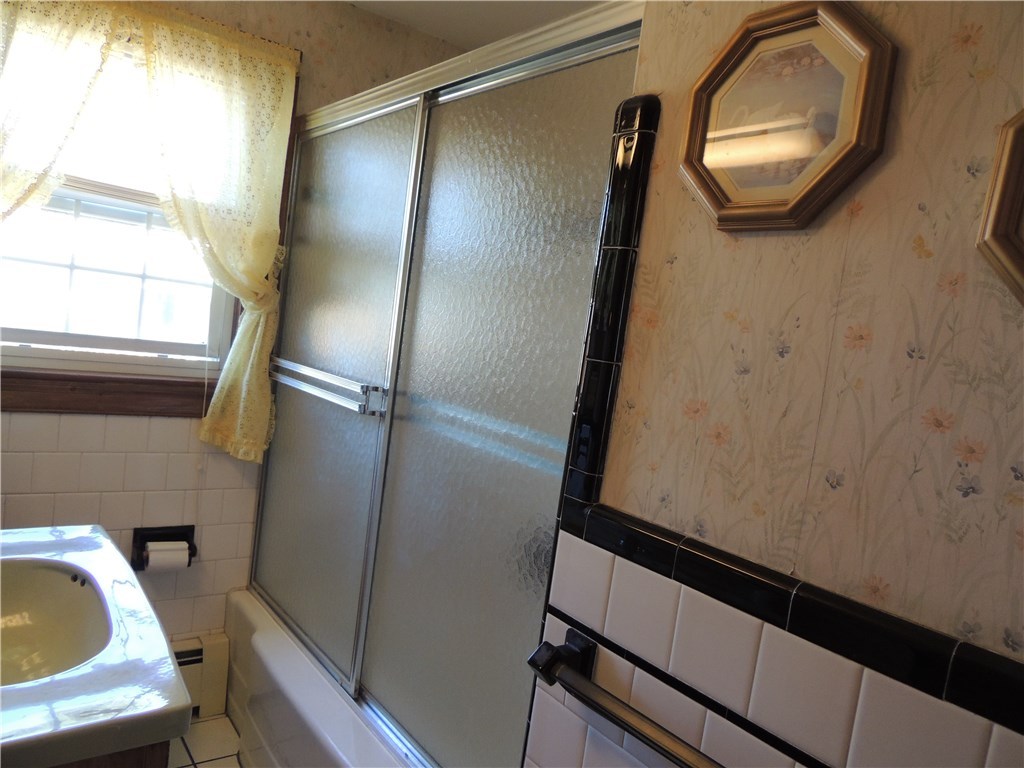 164 Tennyson Road Warwick, RI 02888 - Photo 14 of 34 Gallery Image 14