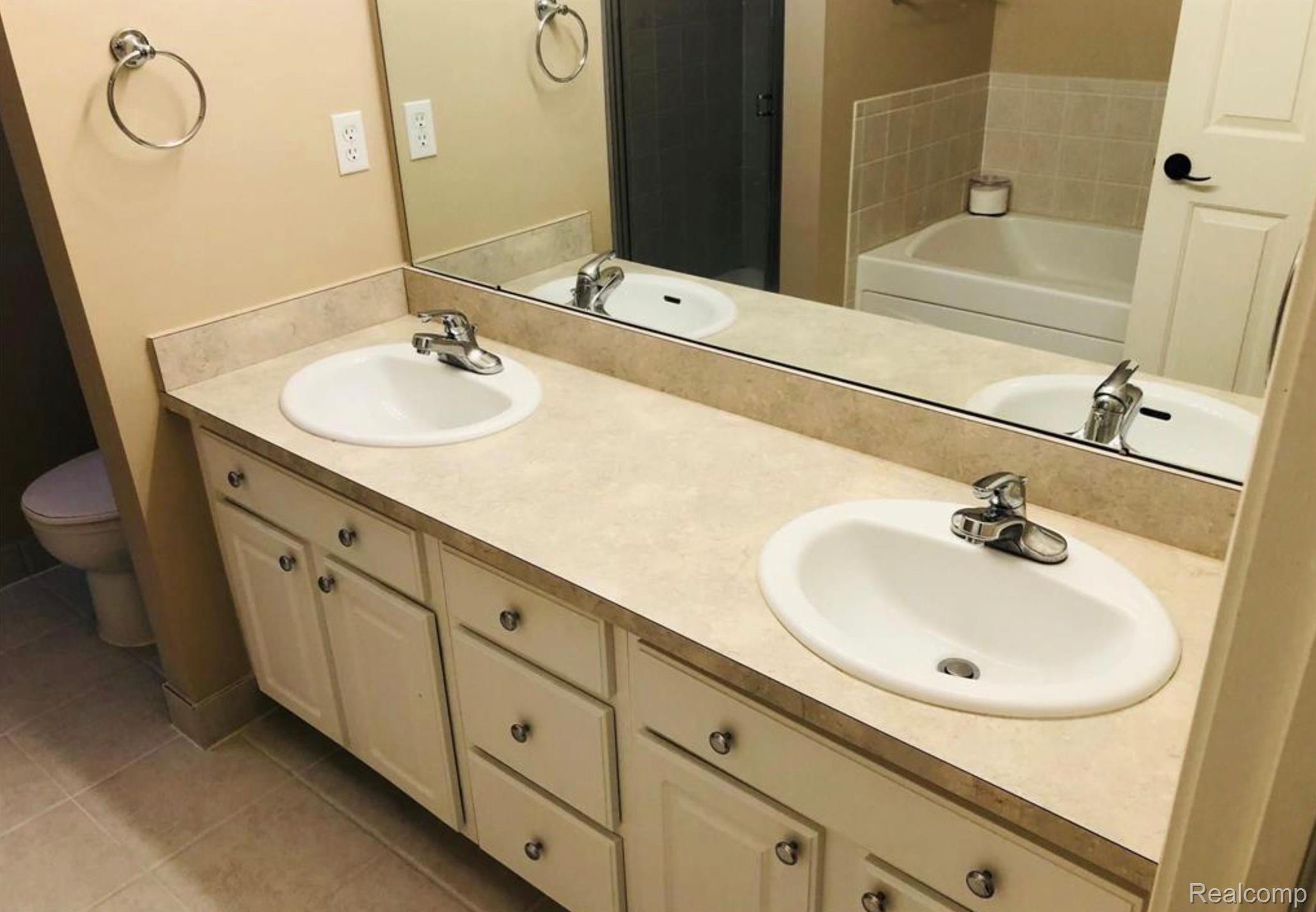 701 Cherry Orchard Road Canton, MI 48188 - Photo 11 of 33