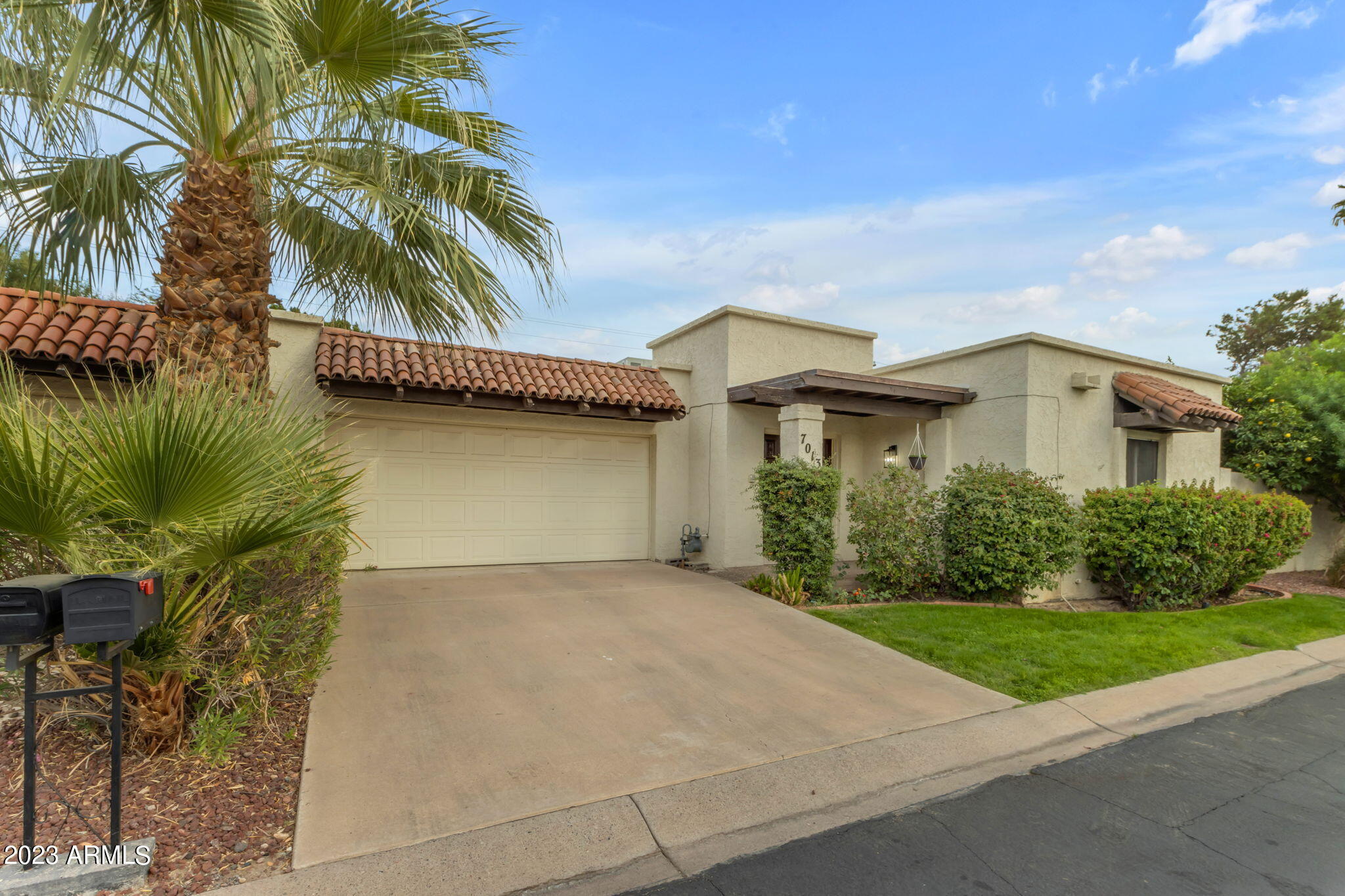 3-web-or-mls-007_7013 N 10th Ave - Phoen