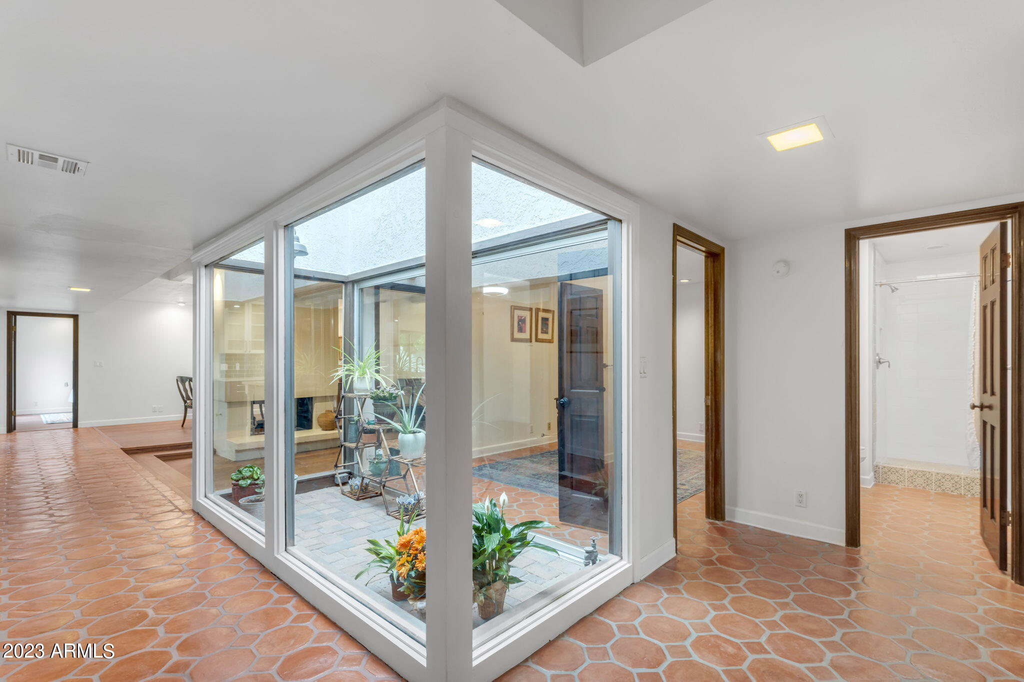 7013 North 10th Avenue Phoenix, AZ 85021 - Photo 5 of 40 5-web-or-mls-013_7013 N 10th Ave - Phoen