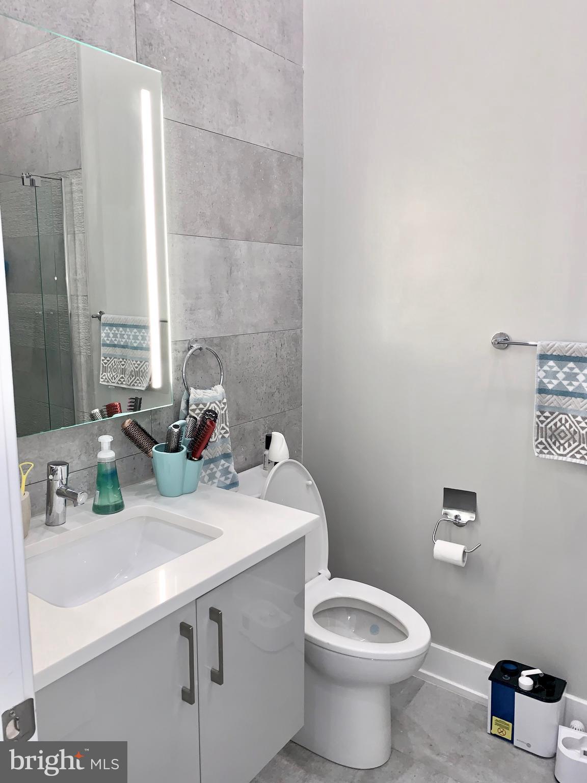 802 Sansom Street, Unit 403 Philadelphia, PA 19107 - Photo 17 of 19