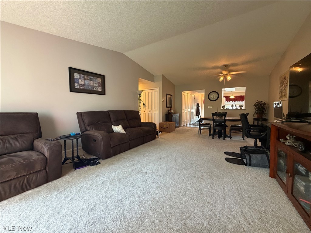 4648 Oak Point Road Lorain, OH 44053 - Photo 8 of 33