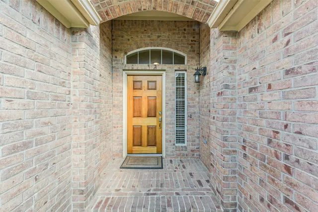 a view of a house with a yard and plants