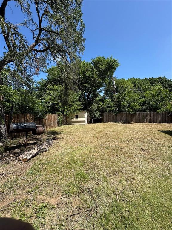 400 South Vick Street Decatur, TX 76234 - Photo 16 of 22 a view of patio with swimming pool and sitting area