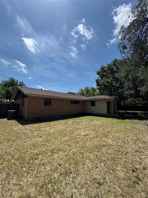 400 South Vick Street Decatur, TX 76234 - Photo 18 of 22 a backyard of a house with lots of green space