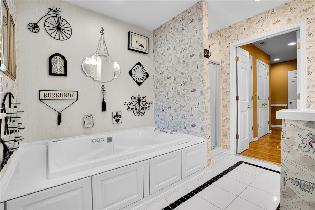 919 Roslyn Road Glen Ellyn, IL 60137 - Photo 24 of 39 Gallery Image 24
