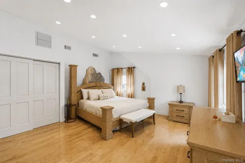 $2,399,000 | 23 Wildwood Lane, Greenvale, NY 11548