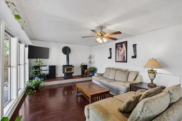 $245,000 | 1529 Oak Shore Drive, Tool, TX 75143