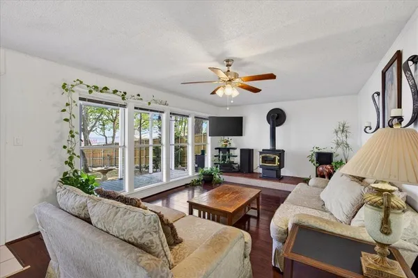 $245,000 | 1529 Oak Shore Drive, Tool, TX 75143