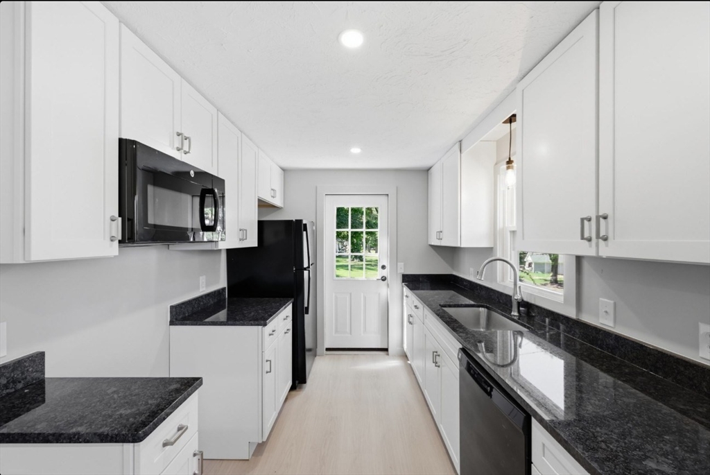 71 Beech Street Palmer, MA 01069 - Photo 8 of 38