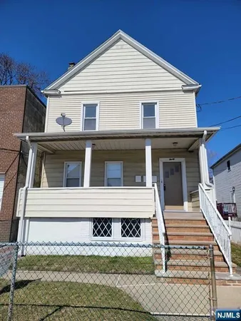 $2,400 | 90 Ackerson Street, Unit 1, Hackensack, NJ 07601