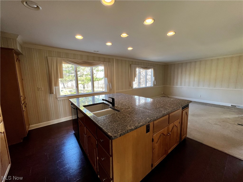 1175 East Calla Road, Unit C111 Youngstown, OH 44514 - Photo 9 of 33 Granite Kitchen island