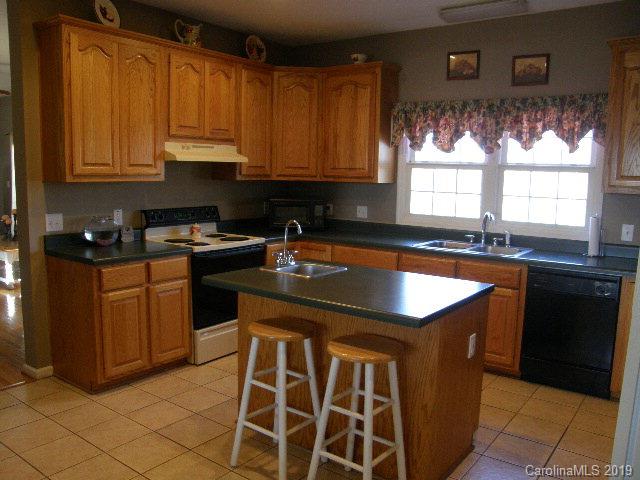 444 Marterdan Ridge Marion, NC 28752 - Photo 4 of 13 Gallery Image 4