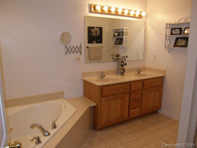 444 Marterdan Ridge Marion, NC 28752 - Photo 7 of 13 Gallery Image 7