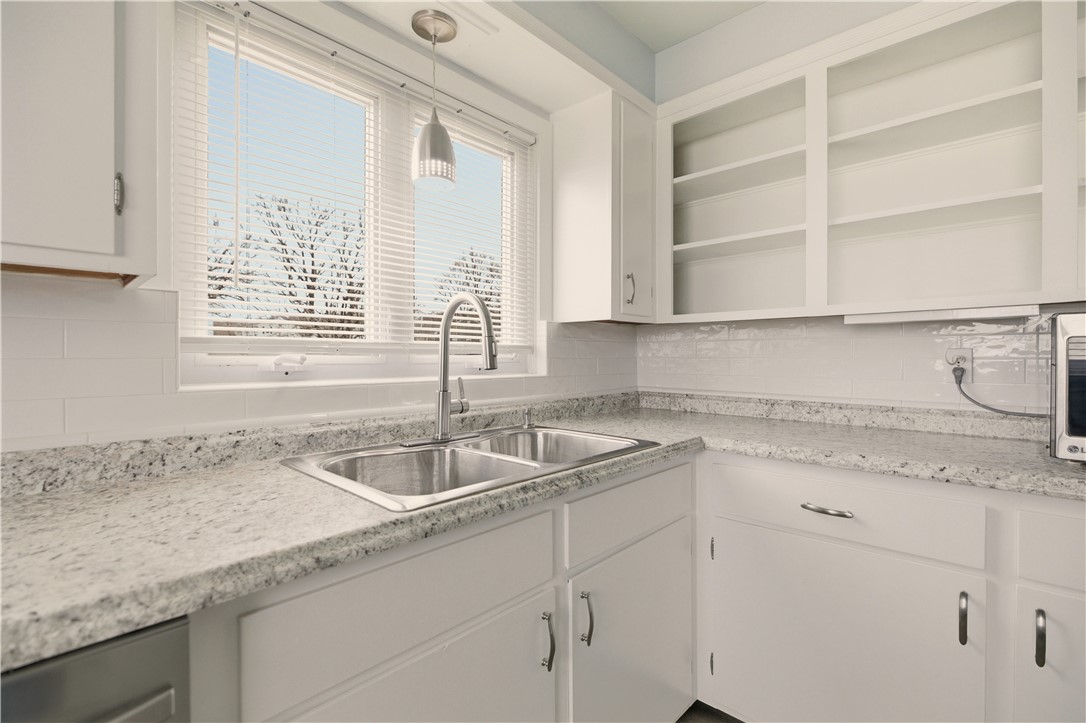 92 Bracket Avenue Tiverton, RI 02878 - Photo 14 of 48