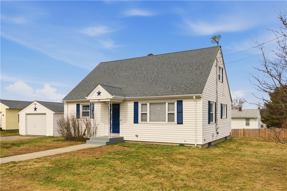92 Bracket Avenue Tiverton, RI 02878 - Photo 3 of 48