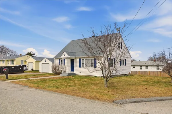 $579,000 | 92 Bracket Avenue, Tiverton, RI 02878